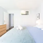 Modern Apartment 2 Bedrooms Quiet Terrace In A Palm Beach Area, 30 Meters From Seaside
